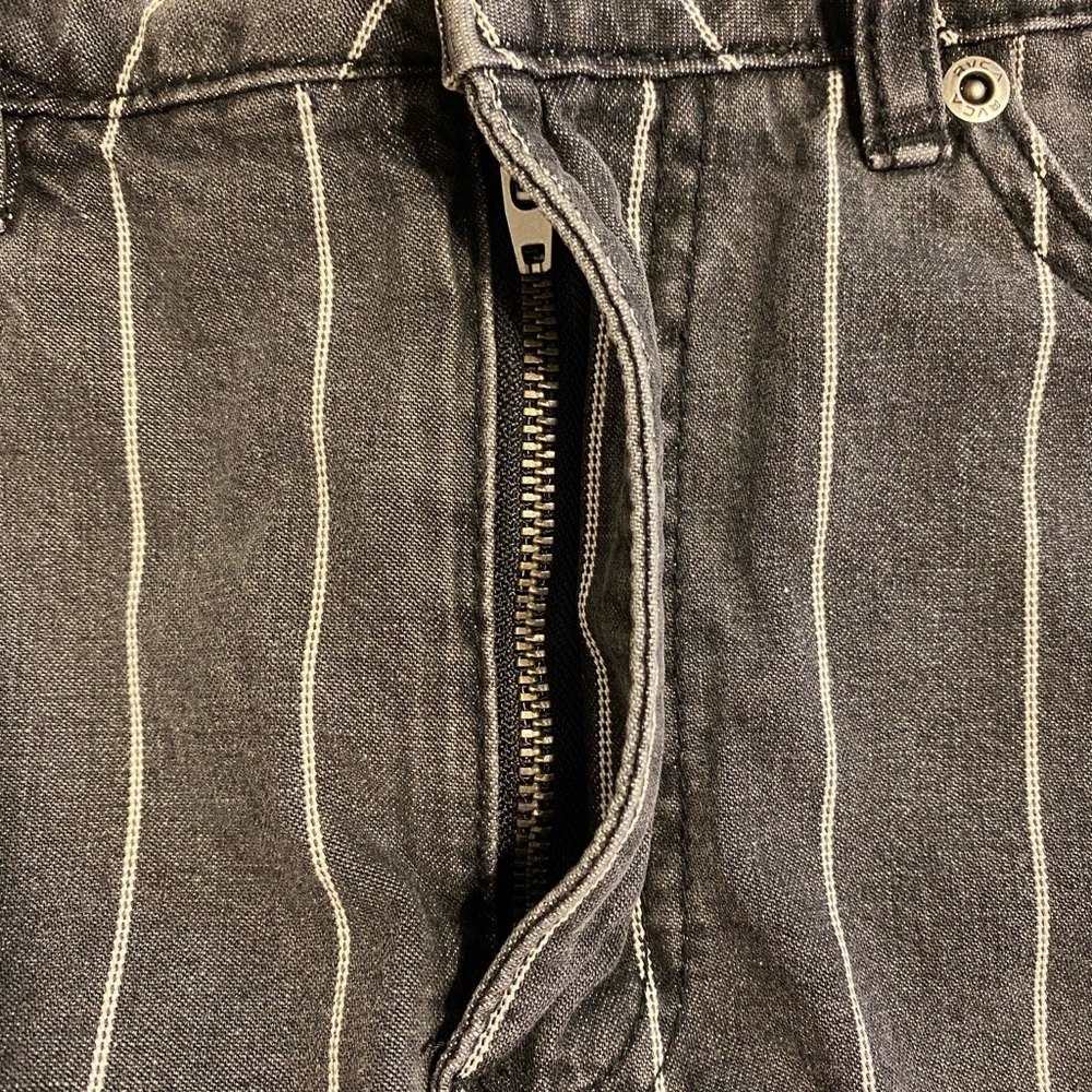RVCA Rowdy Denim Mini Skirt Stone Washed Black High Rise Raw Hem Size 27 - Picture 8 of 12